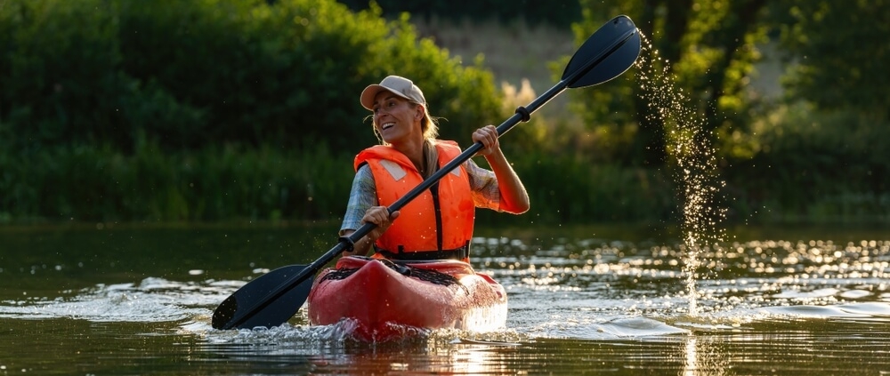 A woman kayaking, one of the best things to do on a solo vacation to Tybee Island.